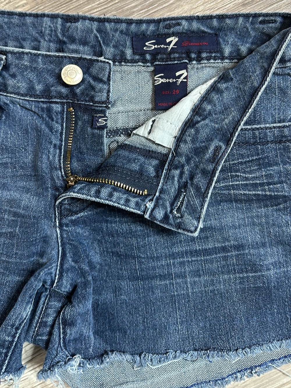 Seven7 Premium Denim Raw Hem Jean Shorts Size 29 Medium Wash (WA-1561) - Picture 3 of 7